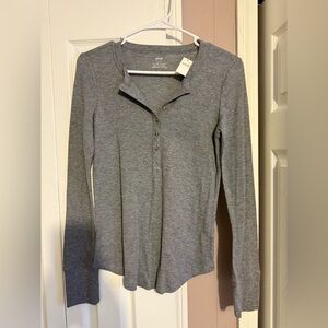NEW W TAG. Aerie Henley Top. Grey color. Size small. Buttons on top, long sleeve